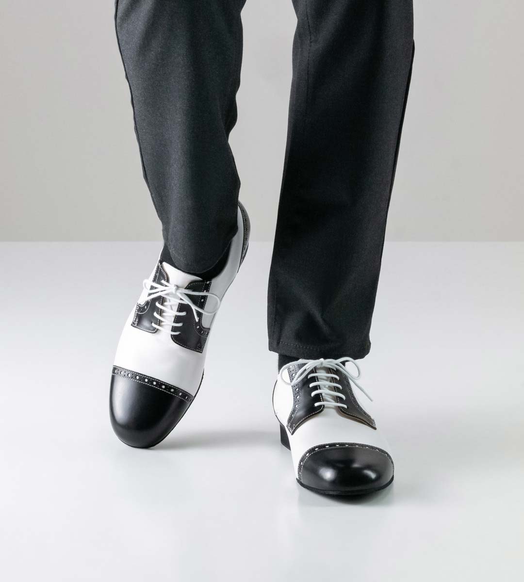 Bergamo Werner Kern Herrentanzschuh mit Microabsatz in Kombination mit grauer Hose