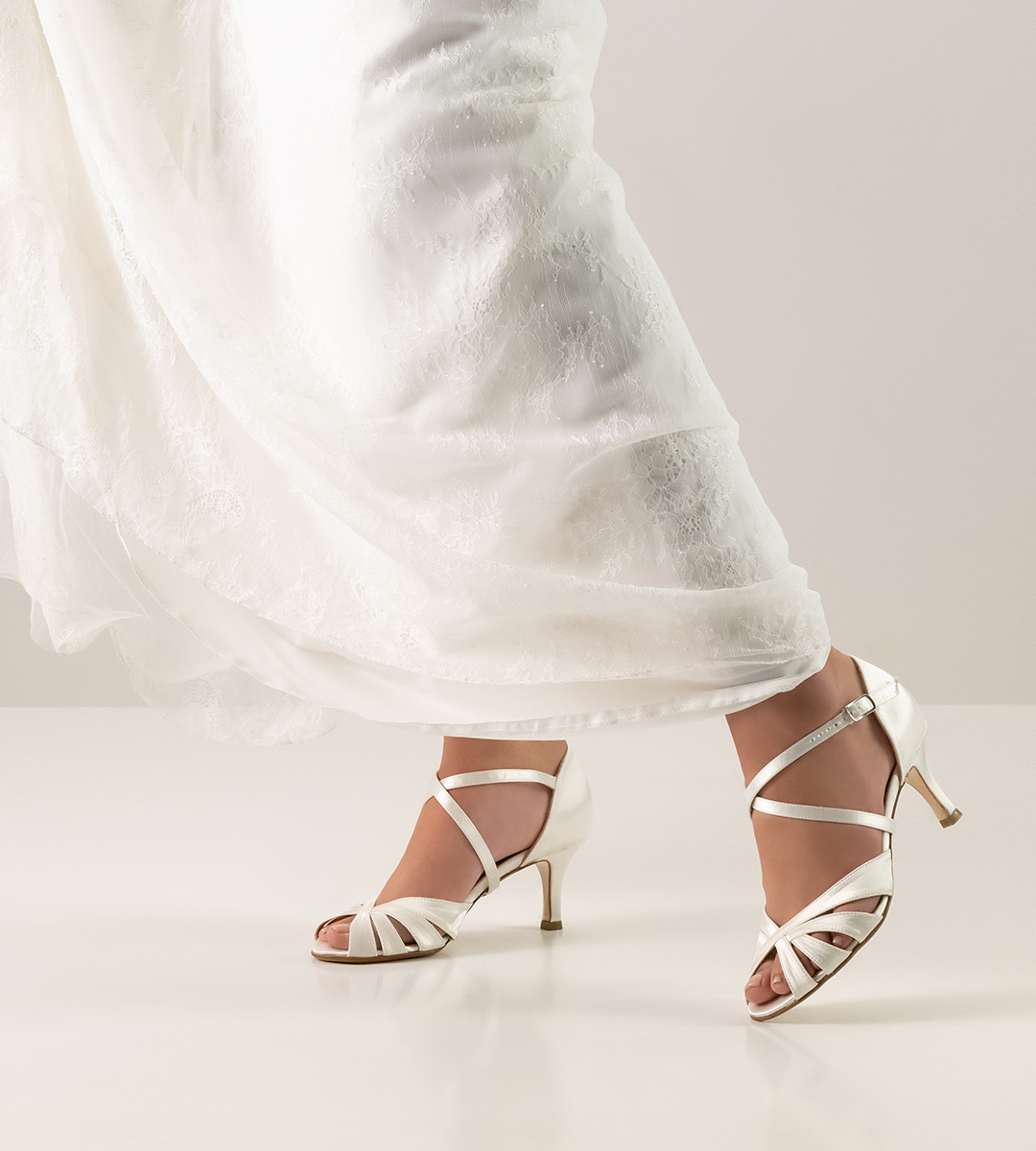 Paris Brautschuh von Nueva Epoca mit Ledersohle
