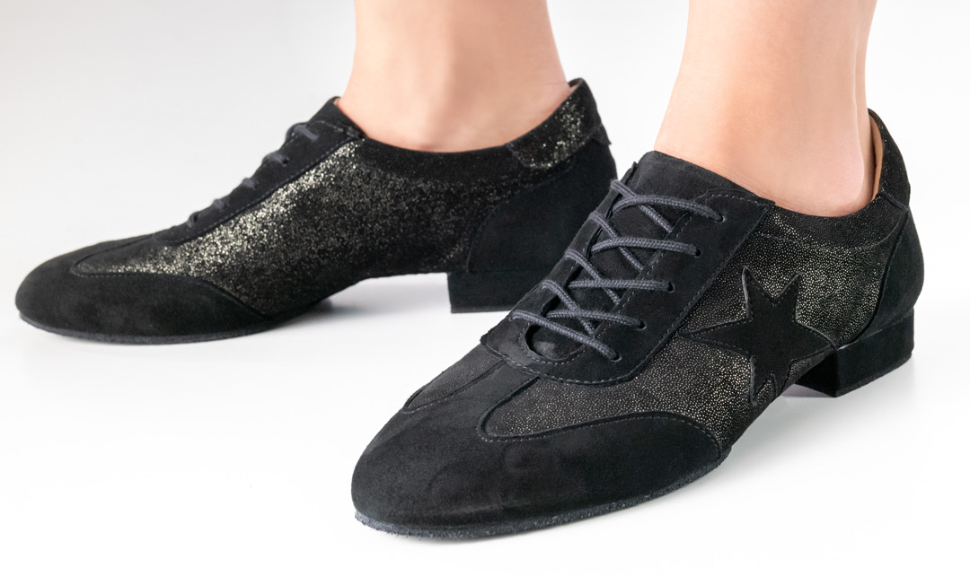 Zapatos de baile con cordones en elegante negro brillante de Werner Kern.