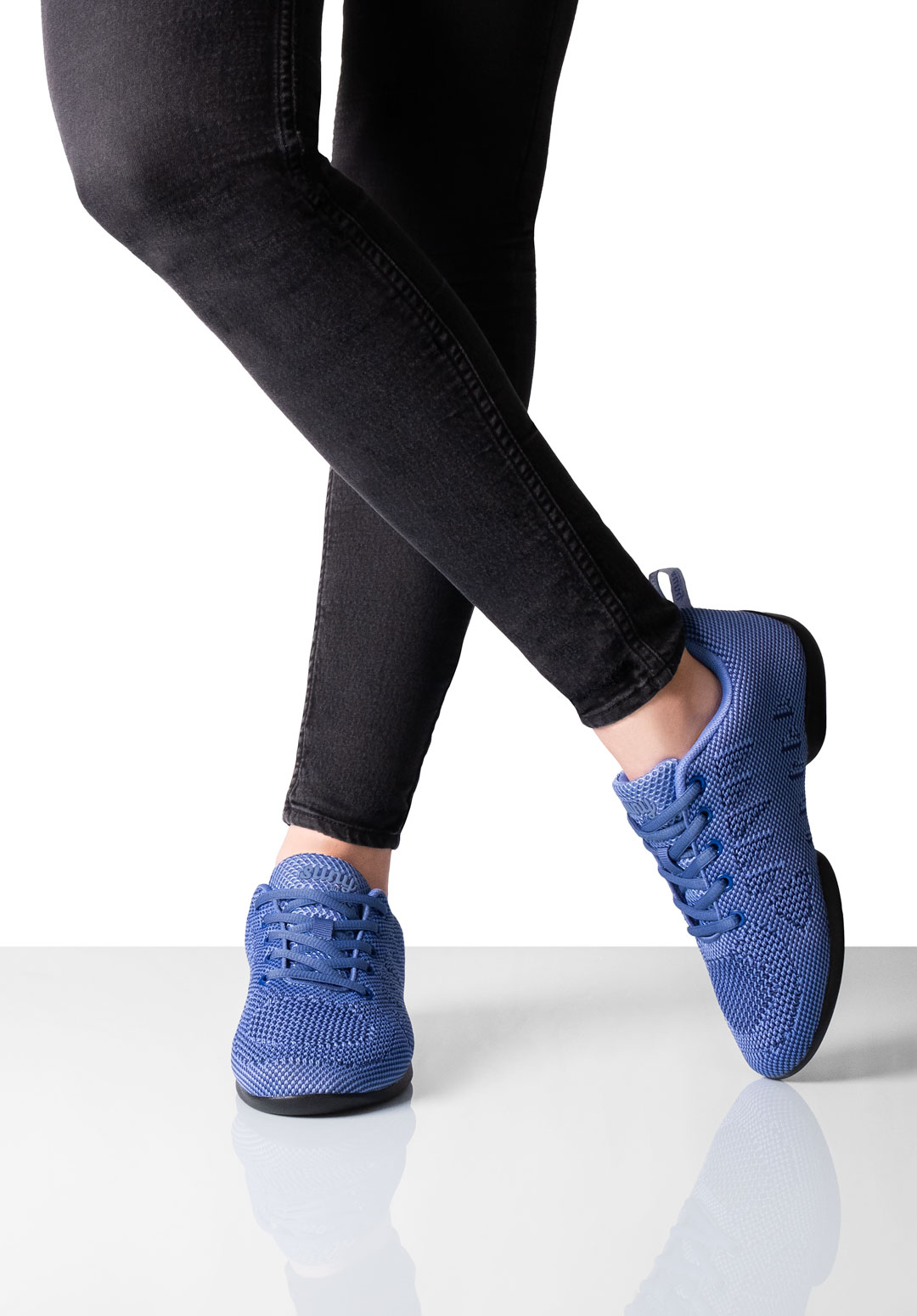 Zapatilla 185 Damen Tanzsneaker 185 in Hellblau von Suny by Anna Kern, aus feinem Knitting Material mit geteilter Sohle, ideal zum Tanzen auf allen Böden.