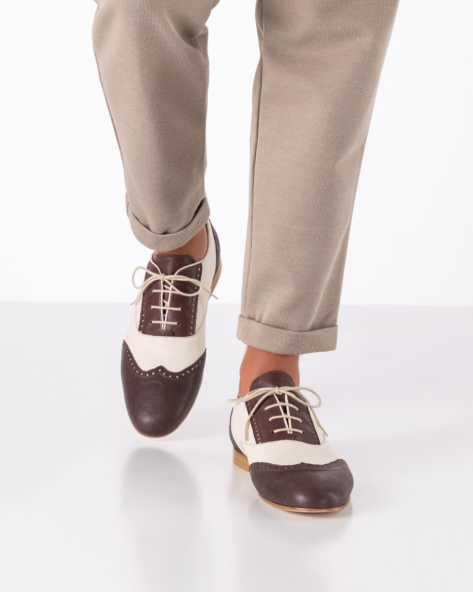 Tanzschuh Carrara - Werner Kern in Beige/Bordo, nachhaltig gegerbtes Ziegenleder für fantastisch weichen Tragekomfort, äußerst flexibel und bequem mit 4xFach Schnürung für sicheren Halt, fantastisch bequeme Absatzhöhe von 1,5 cm