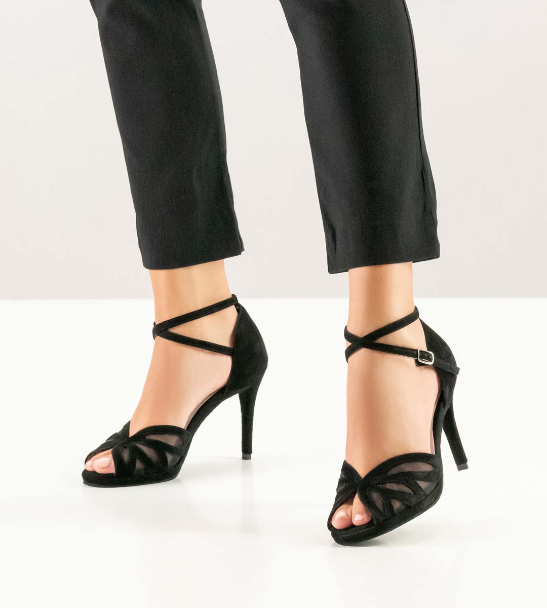 930 schwarzer Damentanzschuh von Anna Kern mit Fesselspange