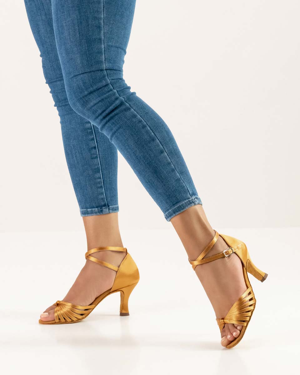 526 Anna Kern Latein Damentanzschuh mit Fesselspange und blauer Jenas