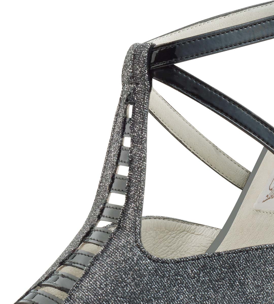Holly Detailaufnhame von der T-Spange des Werner Kern Damentanzschuhs
