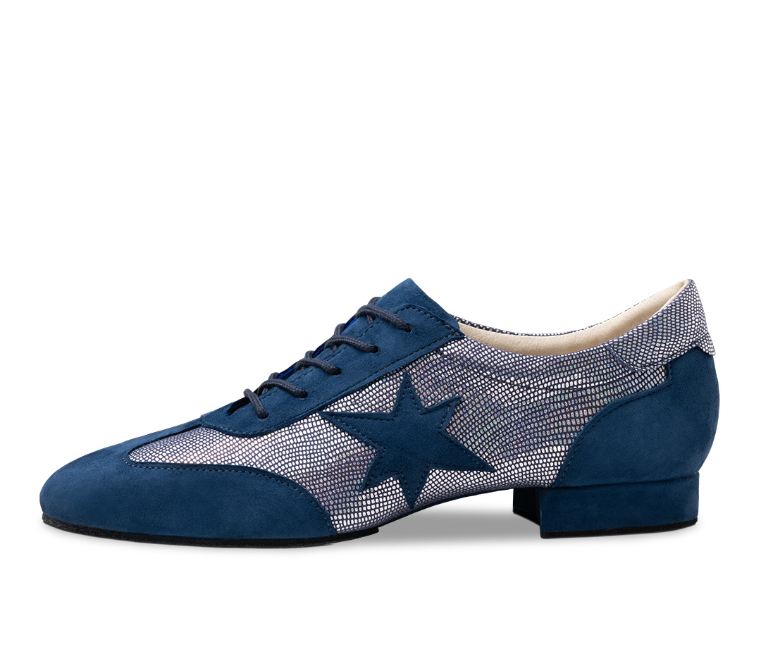 Zapatilla de baile de entrenamiento cerrada con cordones de Werner Kern con suela dividida en azul y plata.
