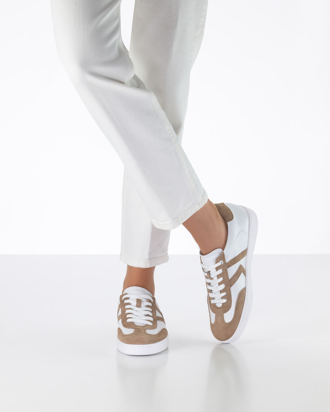 Zapatillas de baile blancas de piel para mujer con suela ligera de PU de Werner Kern