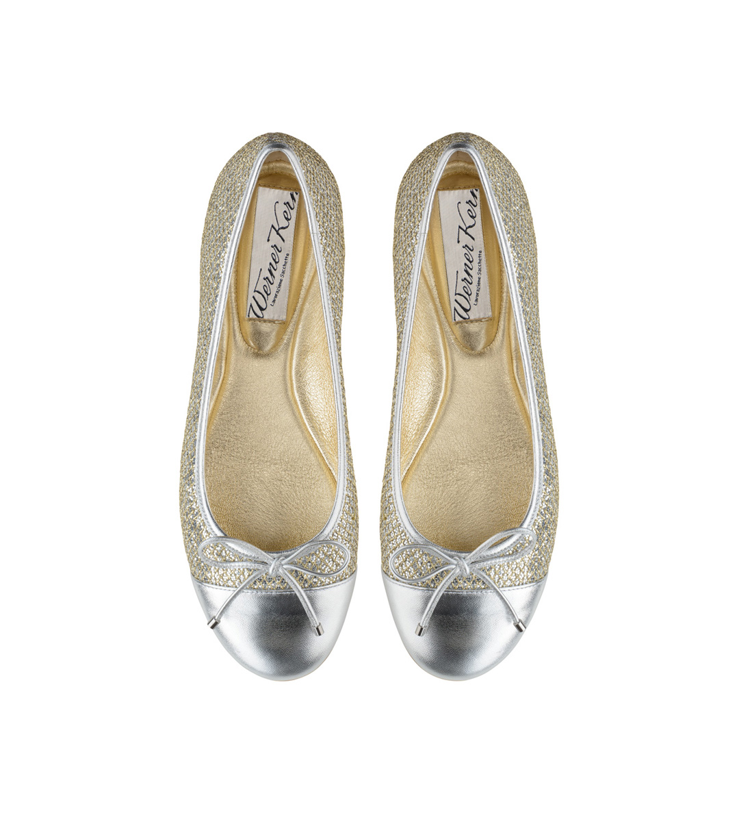 Fay Ballerina aus goldenem Brokat, silberner Kappe, silberner Schleife und einem silbernem Einfass