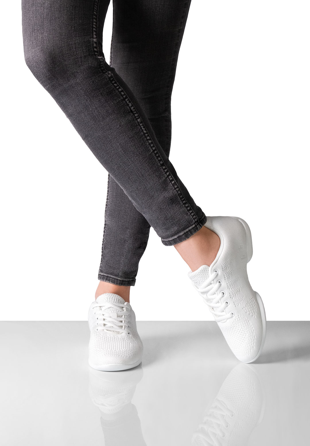 Zapatilla 160 weiße Damen Sneaker aus feinem Knitting Material von Suny by Anna Kern, Artikelnummer 160, Split Sole, ideal zum Tanzen auf allen Böden.