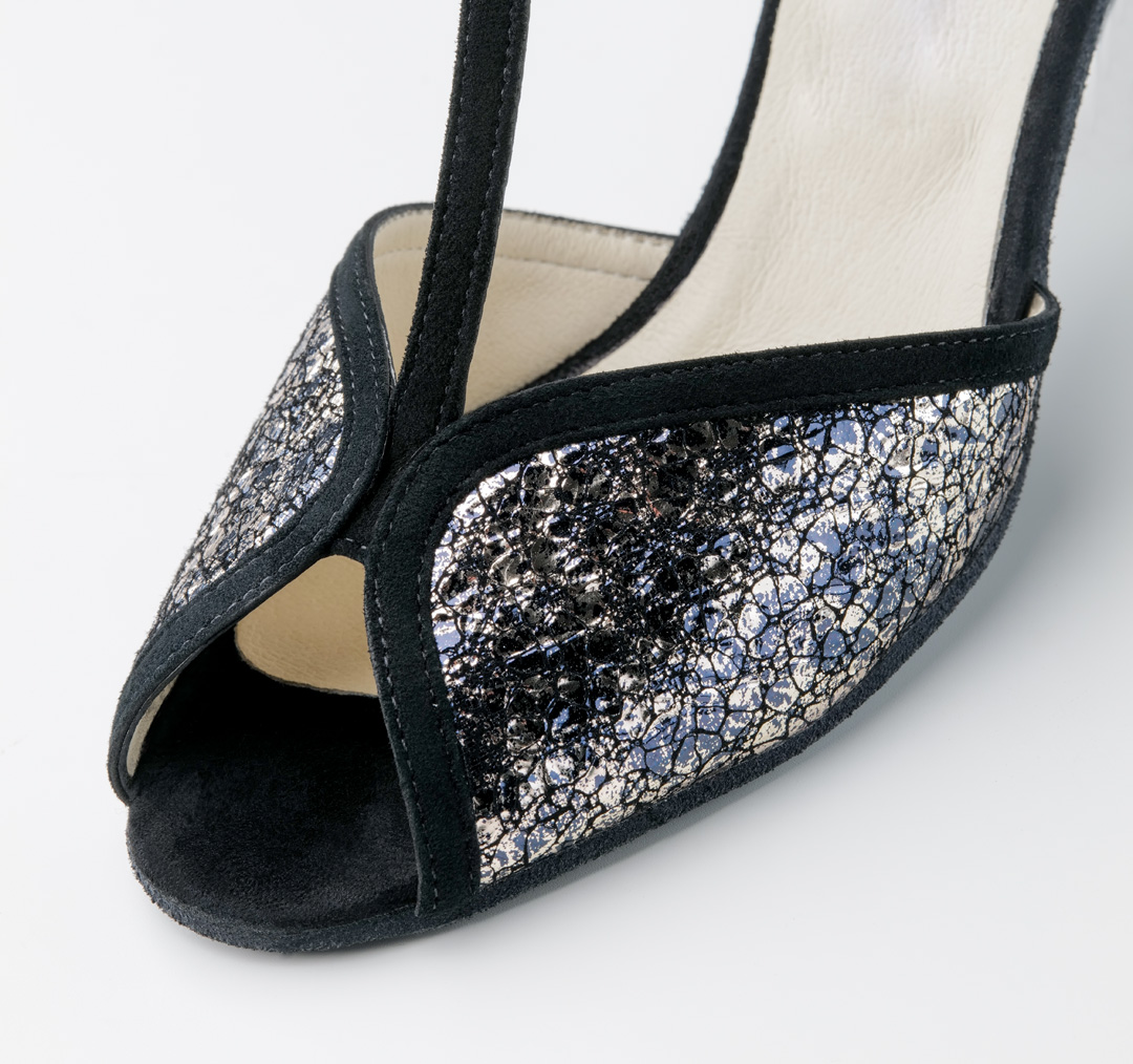 Detailansicht offener und eleganter Tanzschuh Isla von Werner Kern in silber-schwarzer Lederkombination
