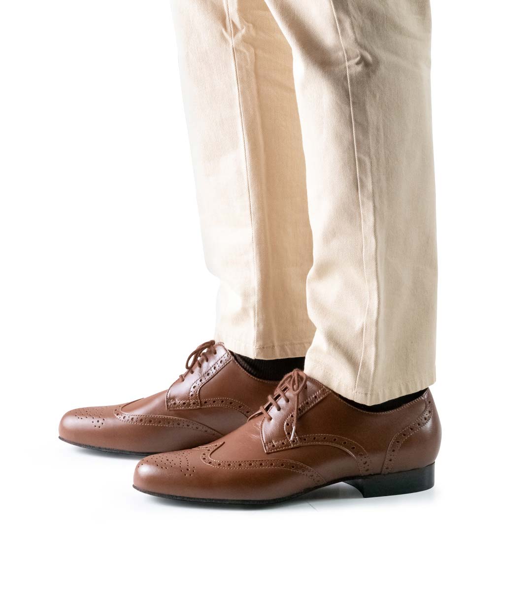 Udine beige Hose in Kombination mit Herrentanzschuh von Werner Kern in braun