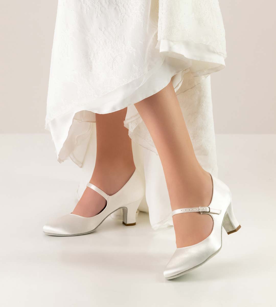 Ashley Werner Kern Brautschuh Pumps in in Satin weiss