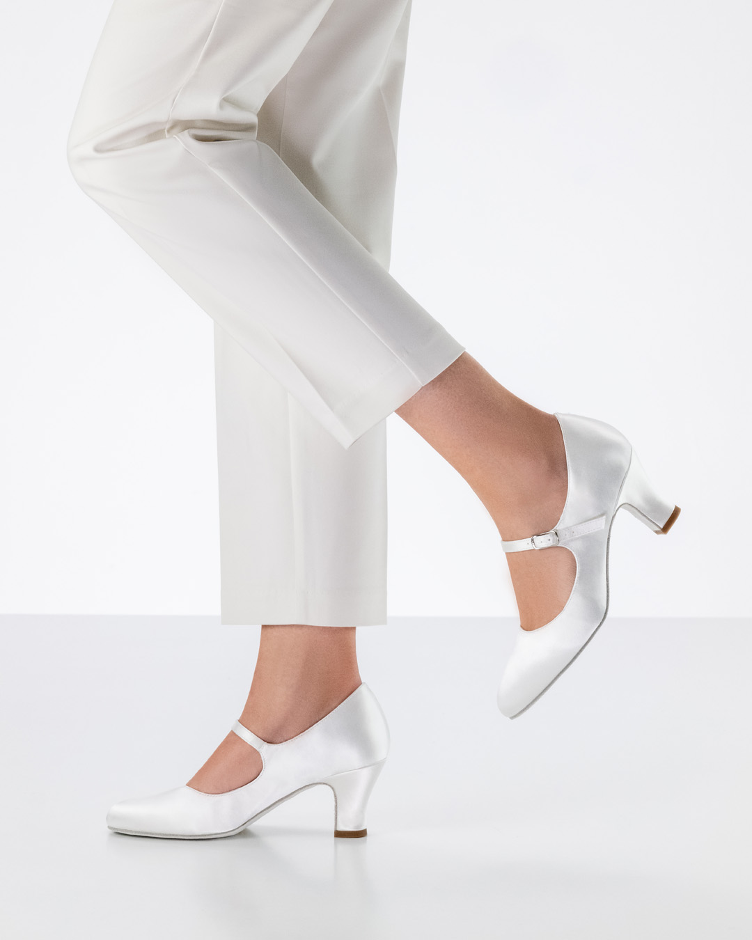 Ashley Werner Kern Brautschuh Pumps in in Satin weiss