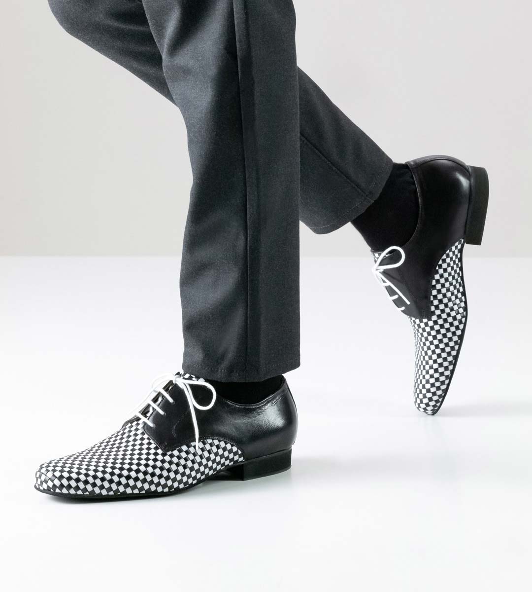 Cordoba schwarz-weißer Herrentanzschuh von Nueva Epoca